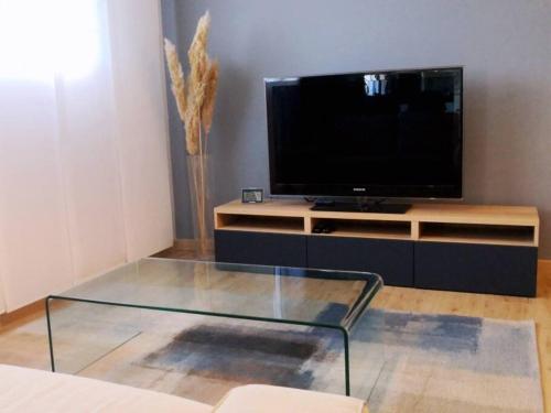 Petit Paradis Cosy T1 Bis 40m2 Independent Studio En Maison Avec Jardin & Parking Gratuit — 4-Star Luxury Hotel in Caluire-Et-Cuire, France