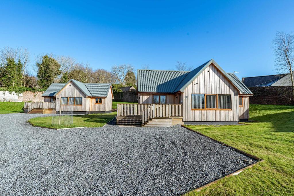 Kestrel Lodge 7 with Hot Tub — 4-Star Luxury Hotel in Newton Stewart, United Kingdom