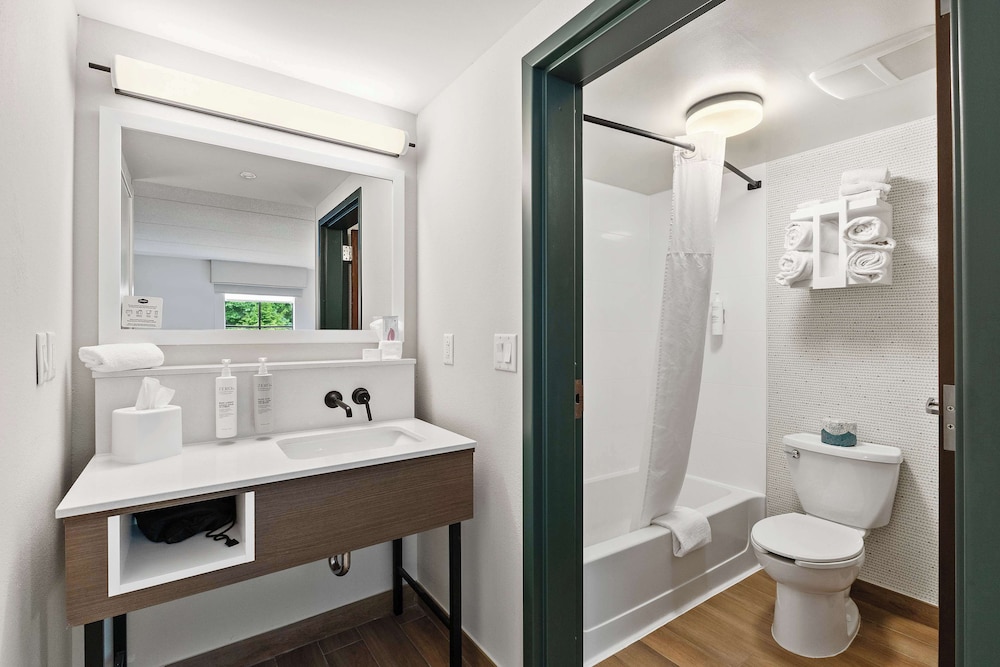 Hampton Inn & Suites Lake George - photo 55