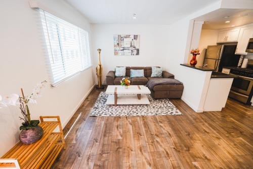 Spacious Koreatown 1 Bedroom with 2 Beds Free Parking Wifi — 4-Star Luxury Hotel in Los Angeles, United States