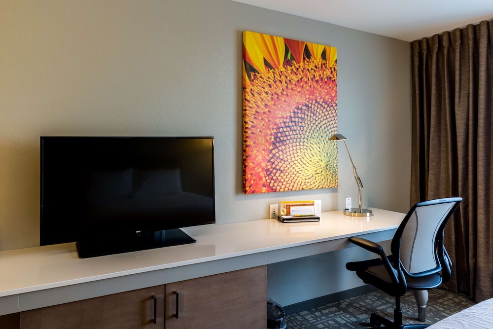 Hilton Garden Inn Salina - photo 18
