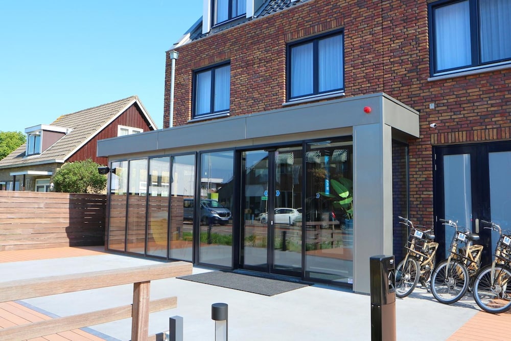 Blue Mansion Hotel — Aalsmeer
