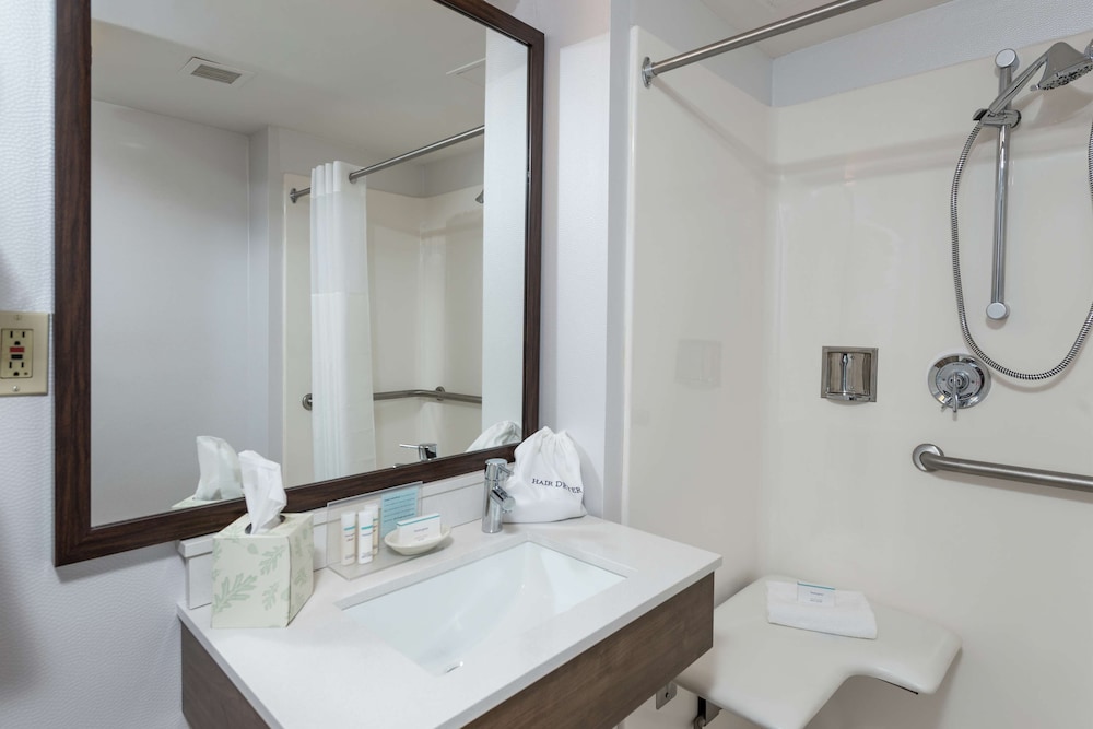 Hampton Inn Fall River Westport - photo 36
