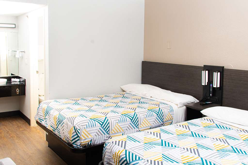 Motel 6 Lantana - photo 7