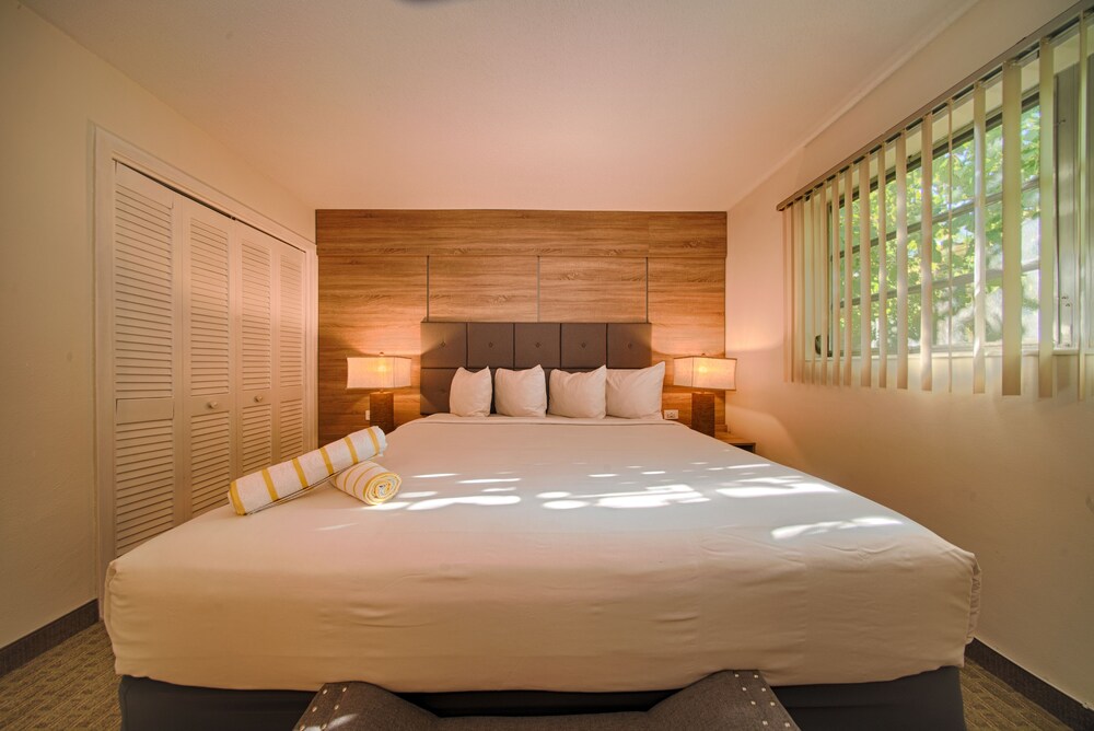 Club Lux Resort By the Beach - photo 17