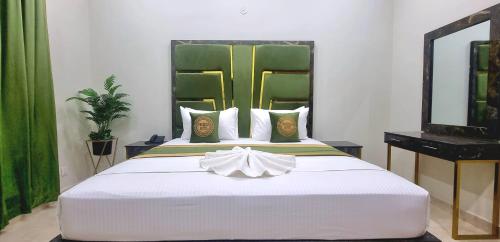 Pakeeza Hotel Faisal Town - last minute hotel in Lahore