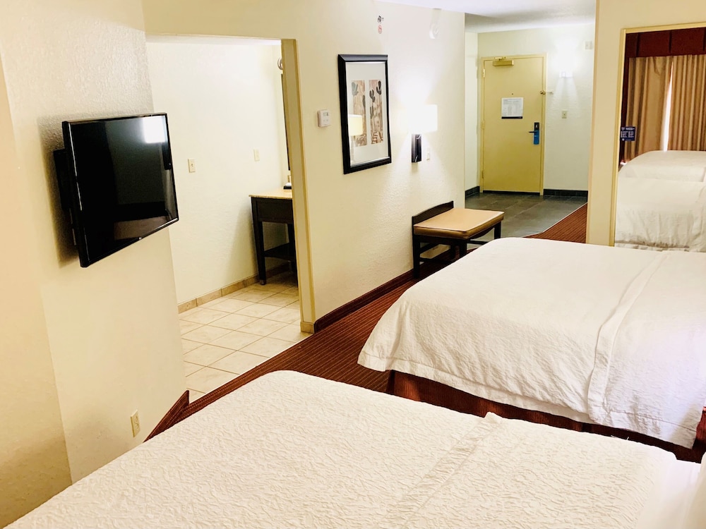 Hampton Inn Champaign Urbana - photo 17