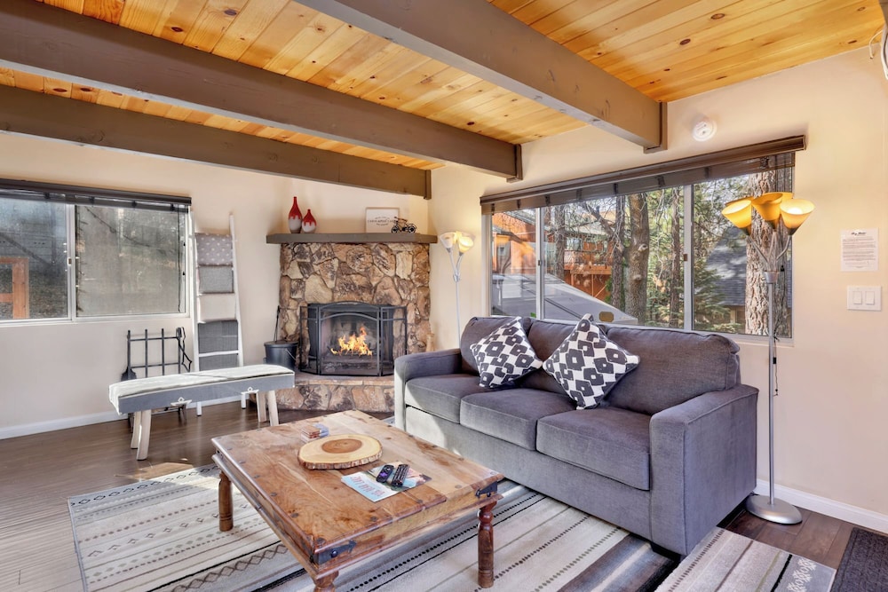 Pinewood Inn #2093 by Big Bear Vacations — 4-Star Luxury Hotel in Big Bear City, United States