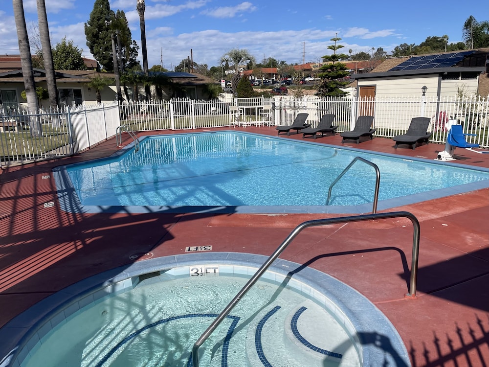 Fallbrook Country Inn - photo 8