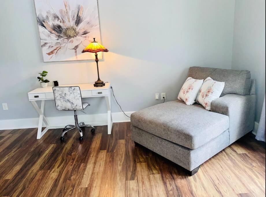 Cherry Street Luxury Shopping Dining By Downtown And Hospitals in Tulsa, United States