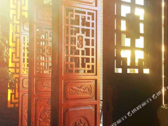 Flowers Inn in Luoxiong, People's Republic of China