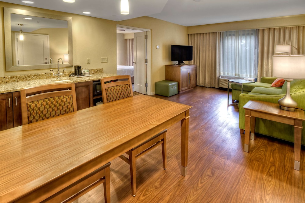 Hampton Inn & Suites Asheville Airport - photo 24