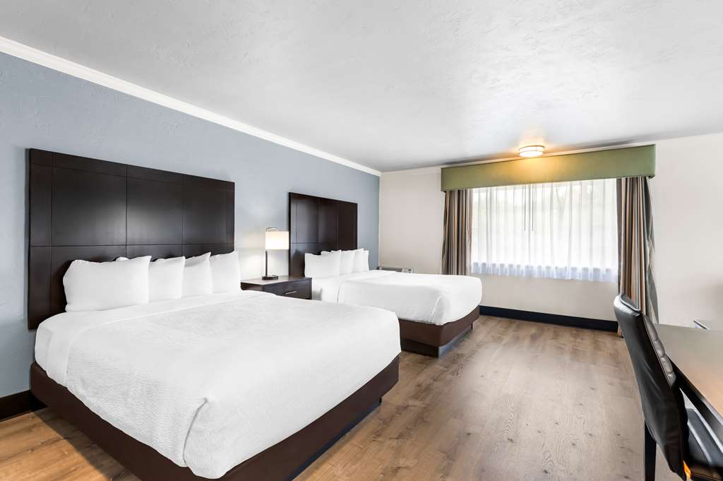 Best Western Plus Parkway Inn - photo 30