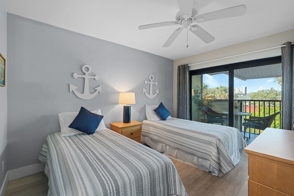 Park Shore Resort - photo 14