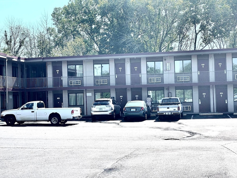 Motel 41 Evansville IN - photo 26