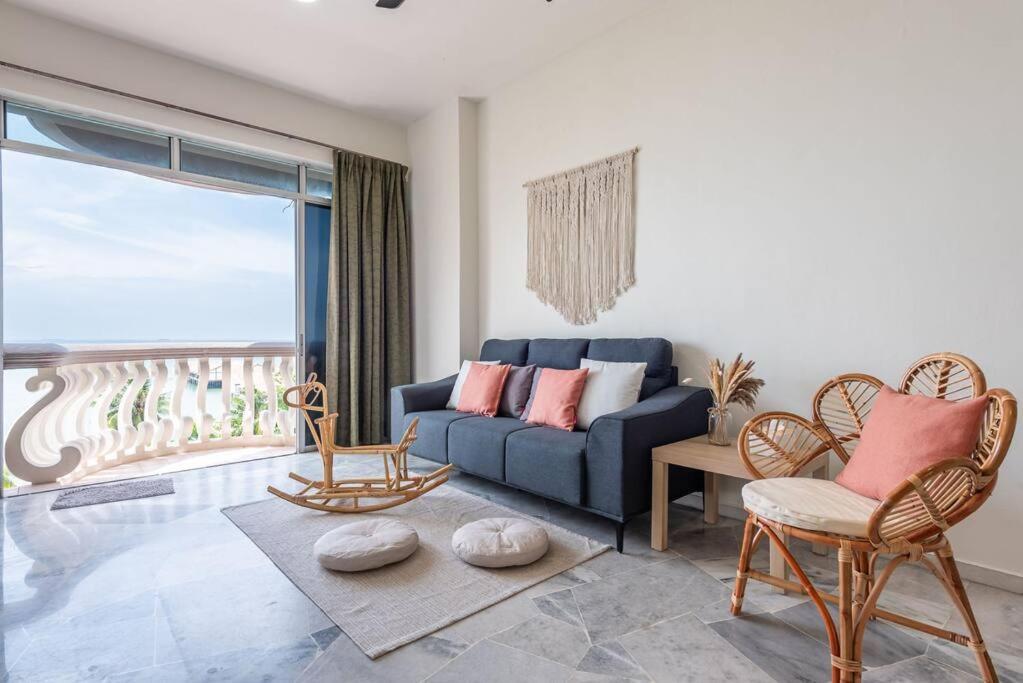 PortDickson Beachfront Home 10pax3BR 1MinToBeach — 4-Star Luxury Hotel in Port Dickson, Malaysia