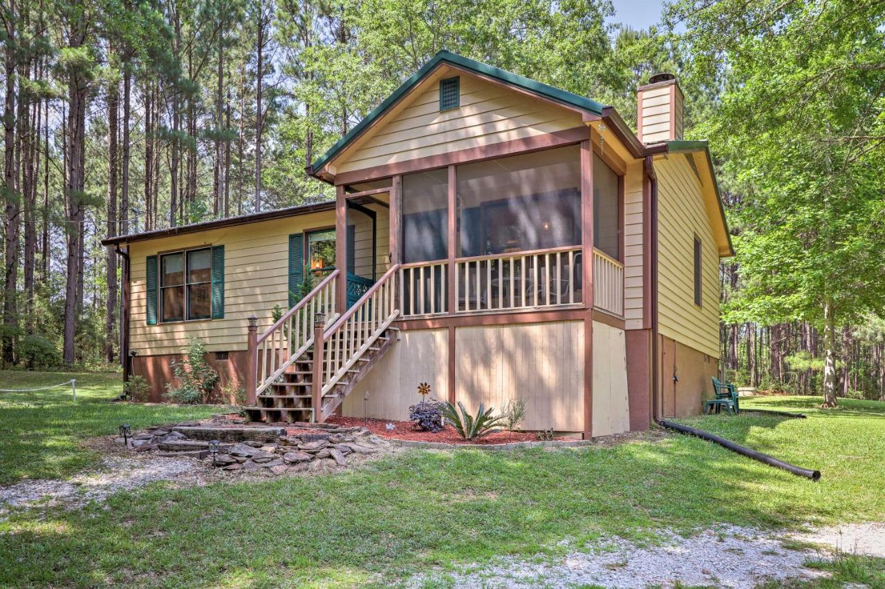 Cozy Pine Mountain Cabin with Screened Porch And Yard — 4-Star Luxury Hotel in Pine Mountain, United States