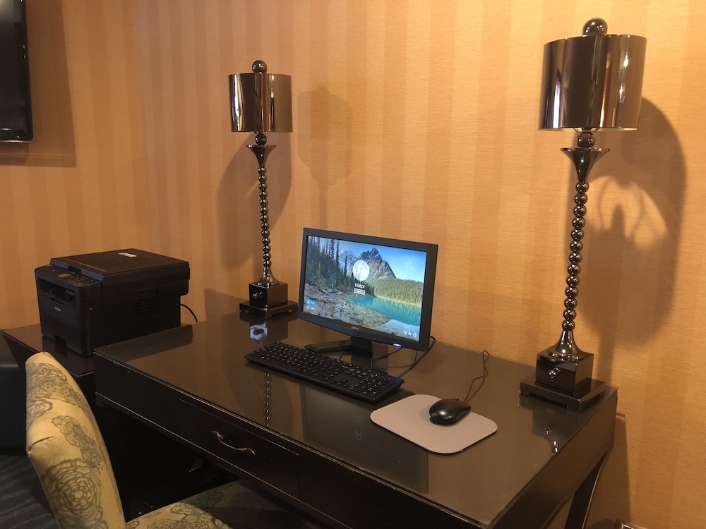 Ivy Court Inn & Suites - photo 37