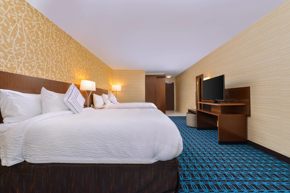Fairfield Inn & Suites by Marriott Coralville - photo 12
