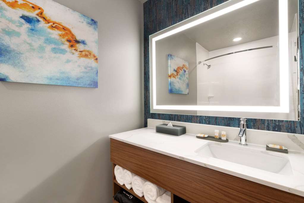 La Quinta Inn & Suites by Wyndham Springfield - photo 31