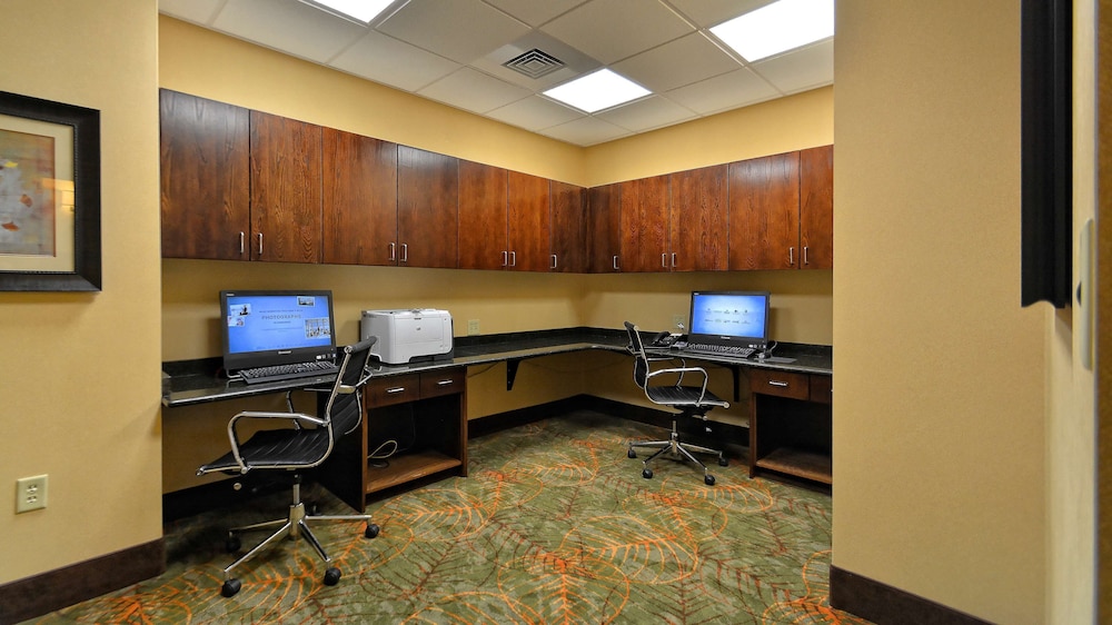 Hampton Inn Geneseo - photo 40