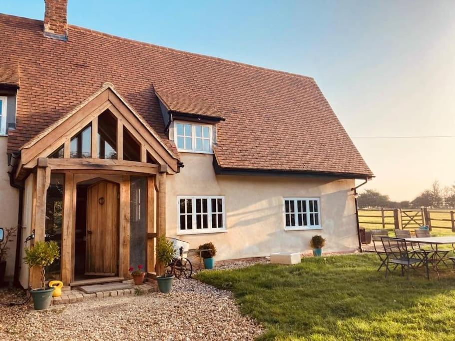 2 Beds & living in our idyllic country Cottage — 4-Star Luxury Hotel in Bedford, United Kingdom