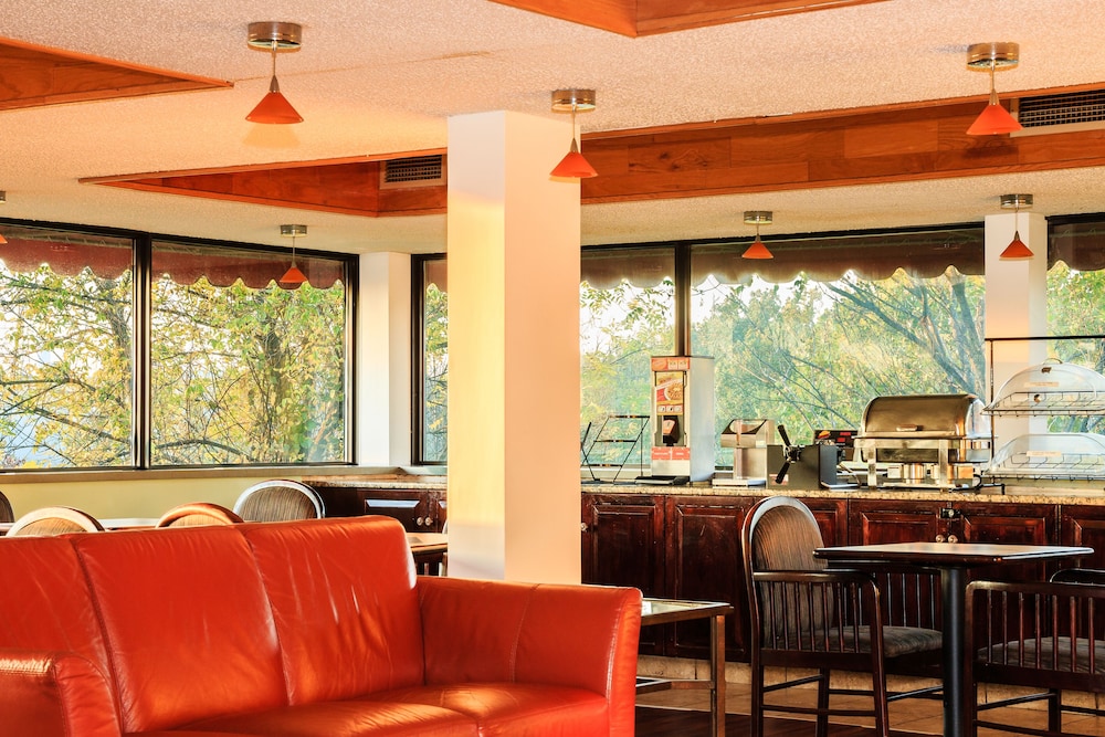 The View Inn & Suites - photo 26