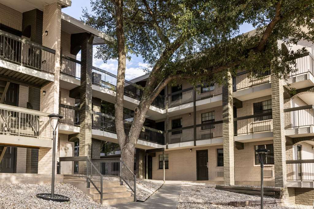 La Quinta Inn by Wyndham San Antonio I 35 N at Toepperwein - photo 26