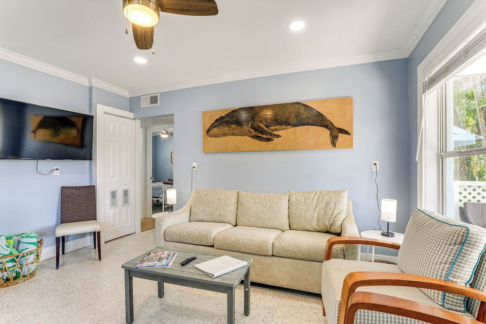 Walk to Beaches and Gulf Indian Rocks Beach Duplex — 4-Star Luxury Hotel in Indian Rocks Beach, United States