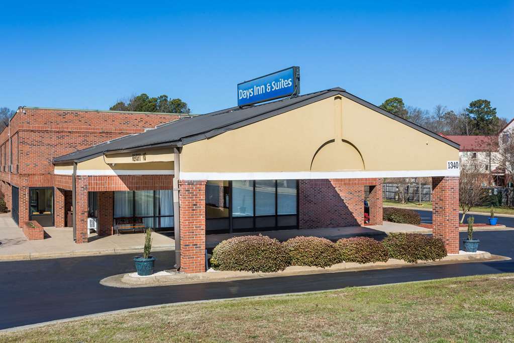 Days Inn & Suites by Wyndham Rocky Mount Golden East - photo 3