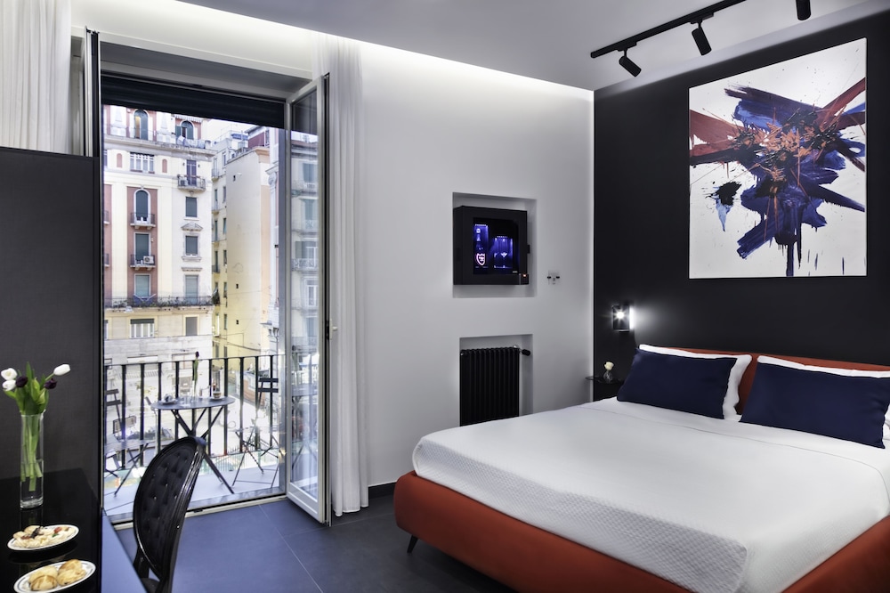 Le stanze del Barone — 4-Star Luxury Hotel in Naples, Italy