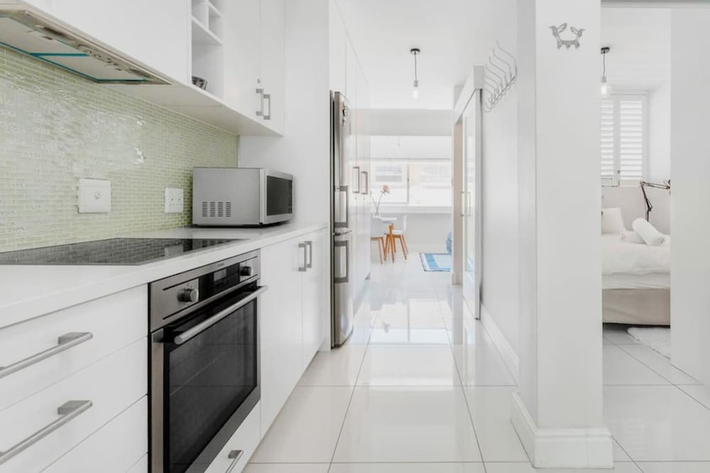 Sea Point Oasis 250m to Ocean Sunsets & Promenade