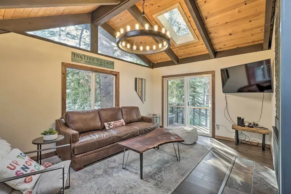 Incline Village Cabin w Patio: 2 Mi to Beach