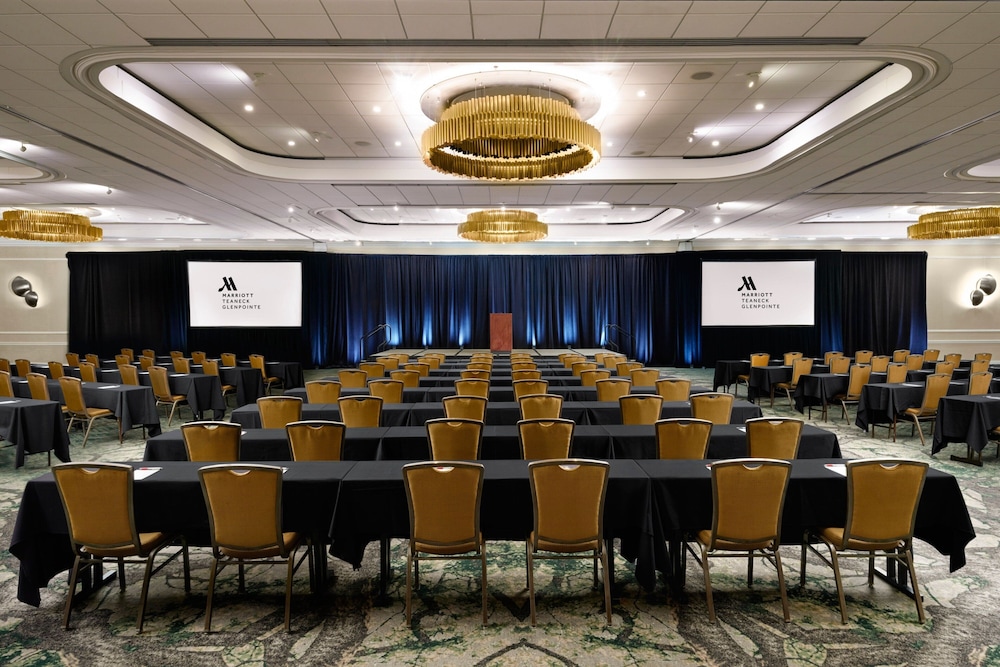Teaneck Marriott at Glenpointe - photo 40