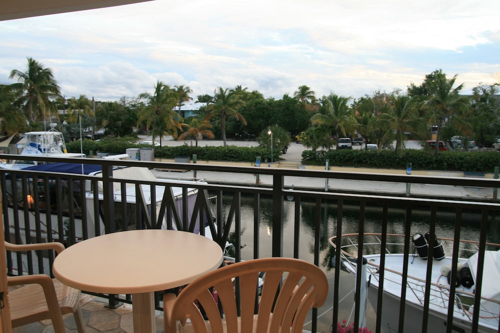 Waterside Suites & Marina - photo 37