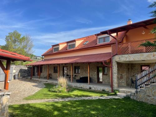 Szögedi Villa — 4-Star Luxury Hotel in Badacsonytomaj, Hungary