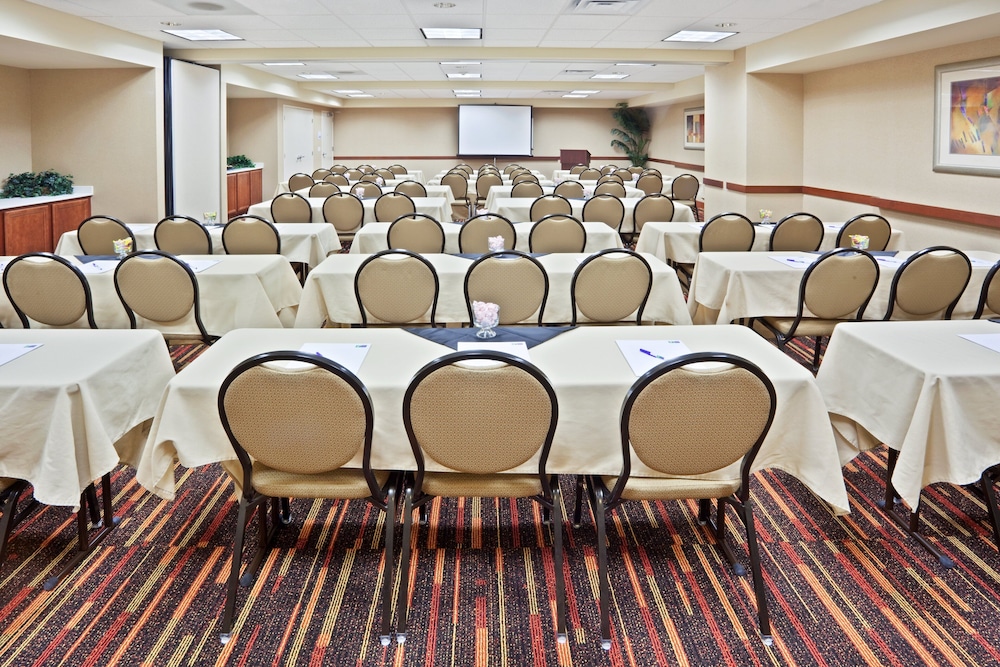 Holiday Inn Express & Suites Sumner Puyallup Area - photo 29