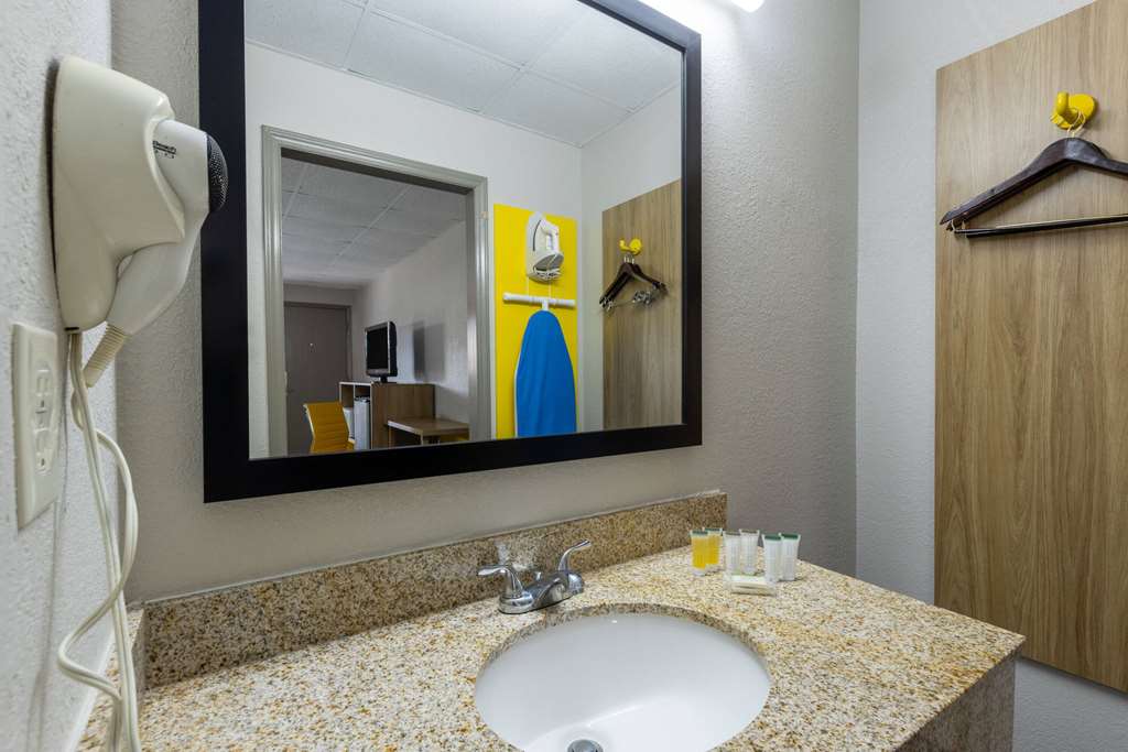 Days Inn by Wyndham Lincolnton - photo 17