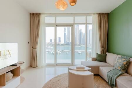 Private Beachfront 1 Bed With 180 view of Marina Skyline — 4-Star Luxury Hotel in Dubai, United Arab Emirates