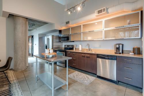 Two story 2Bd 2Ba A Work Live Condo — 4-Star Luxury Hotel in Nashville, United States
