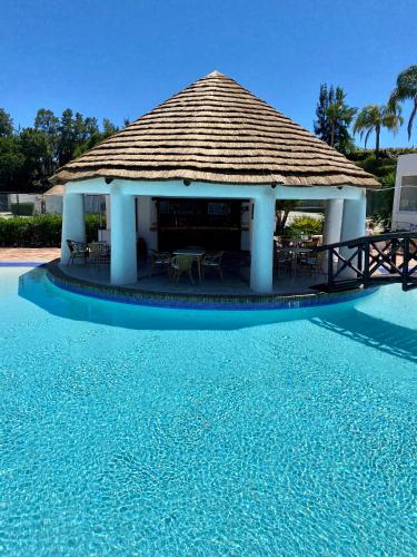 Beautiful apartment for rent in Quinta do Lago with excellent resort facilities close to lake and beach. in Almancil, Portugal