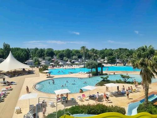 Property With 3 Bedrooms in Vias With Pool Access and Furnished Terra — 4-Star Luxury Hotel in Vias, France