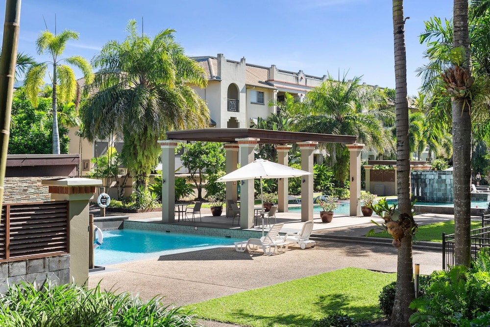 Tropical Gardens Resort 9 Pools Gym — hotel in Westcourt