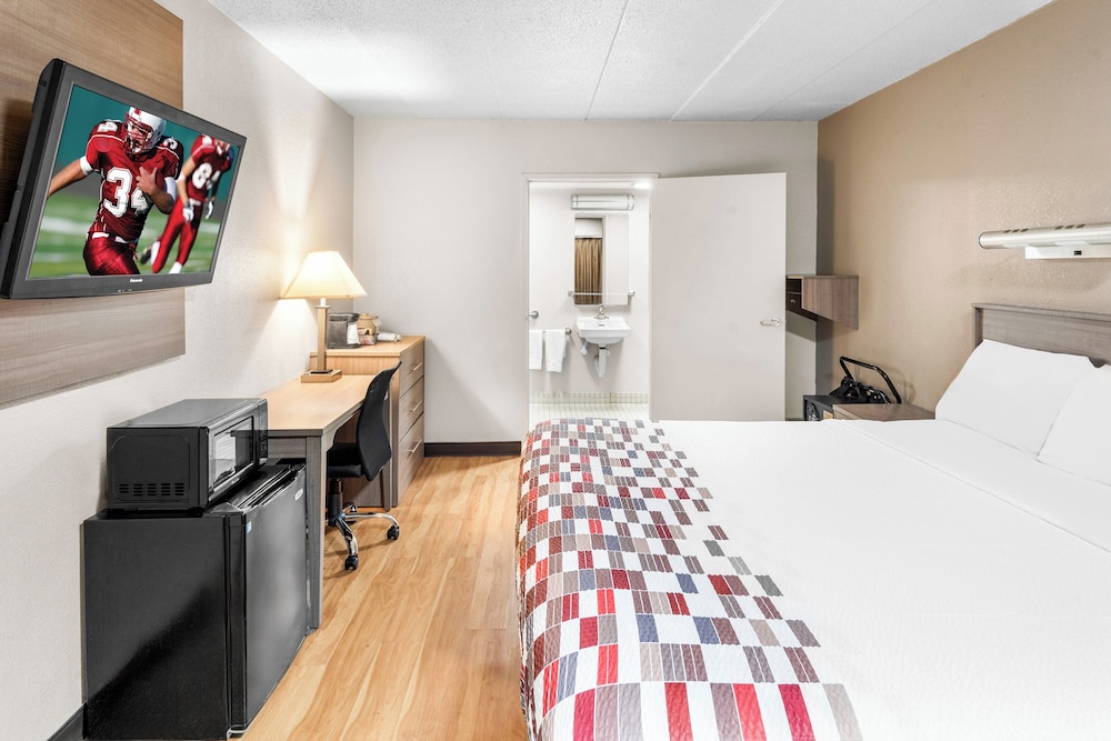 Red Roof Inn Indianapolis North College Park - photo 10
