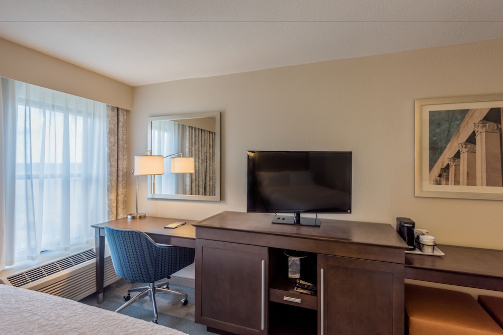Hampton Inn & Suites Jackson Coliseum - photo 15
