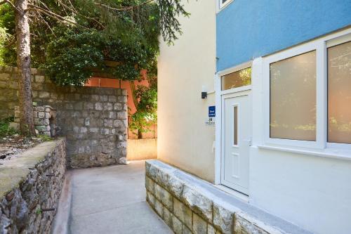 GOLDEN ROSE walking distance 1 km from old town