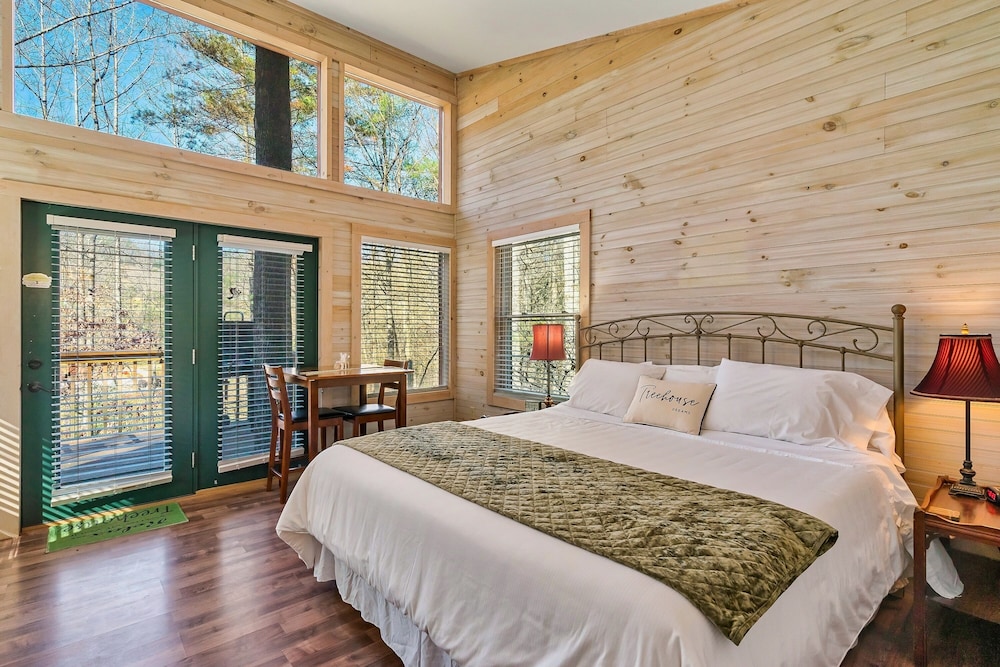 Rivers Edge Treehouses - photo 8