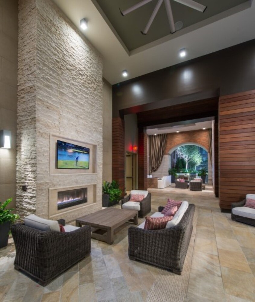 Global Luxury Suites at Cambridge Park - photo 3