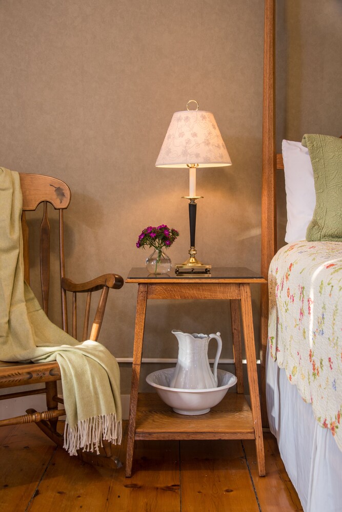 Brass Lantern Inn - photo 9