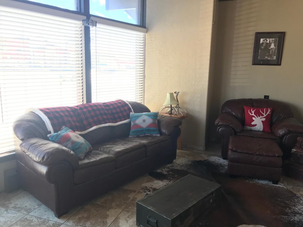 Country West Motel - photo 18